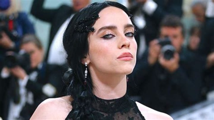 Billie Eilish Shows Off Dragon Tattoo On Her Hip In Cheeky New Video – Hollywood Life