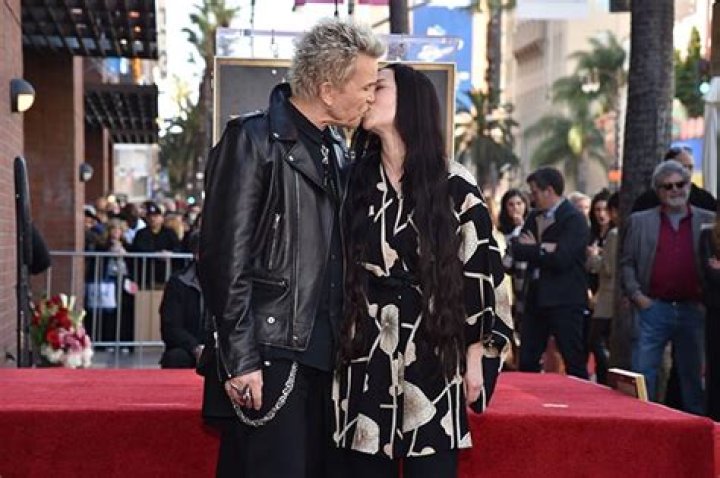 Billy Idol Kisses Girlfriend At Hollywood Walk Of Fame Ceremony – Hollywood Life