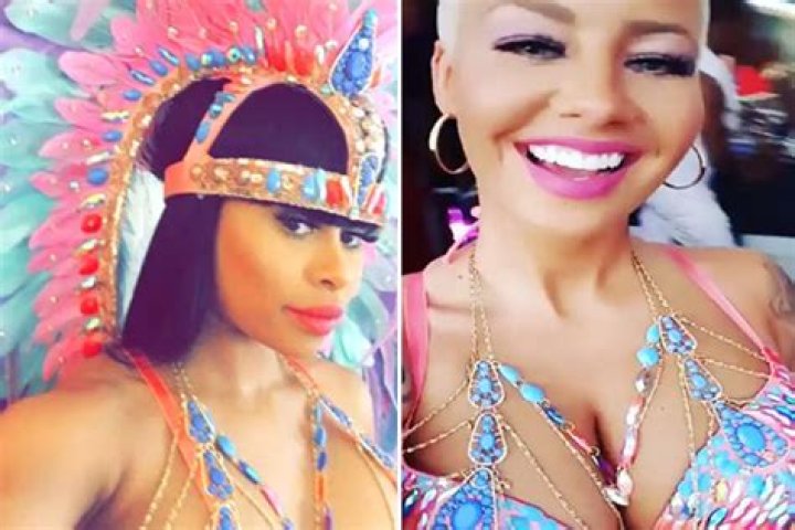 Who Shakes It Better? – Hollywood Life