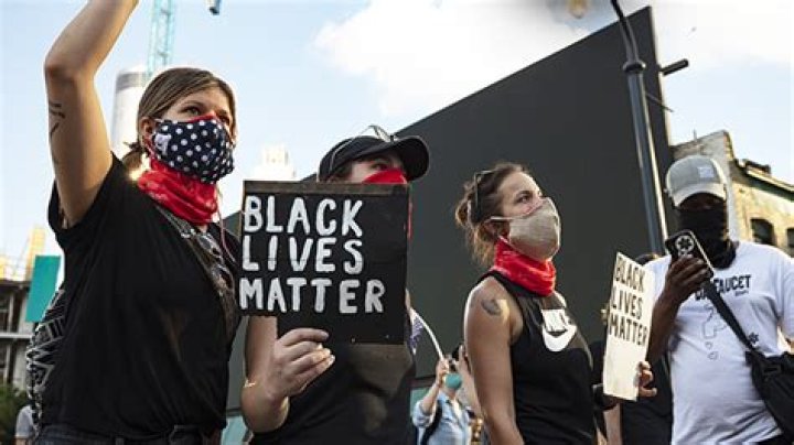 Black Lives Matter Resources: How You Can Help Support Protesters & The Cause
