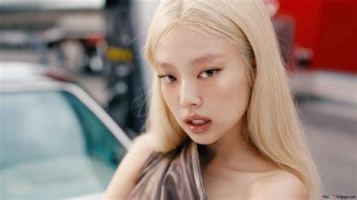 BLACKPINK’S Jennie Debuts Blonde Hair Makeover For ‘Kill This Love’ – Hollywood Life