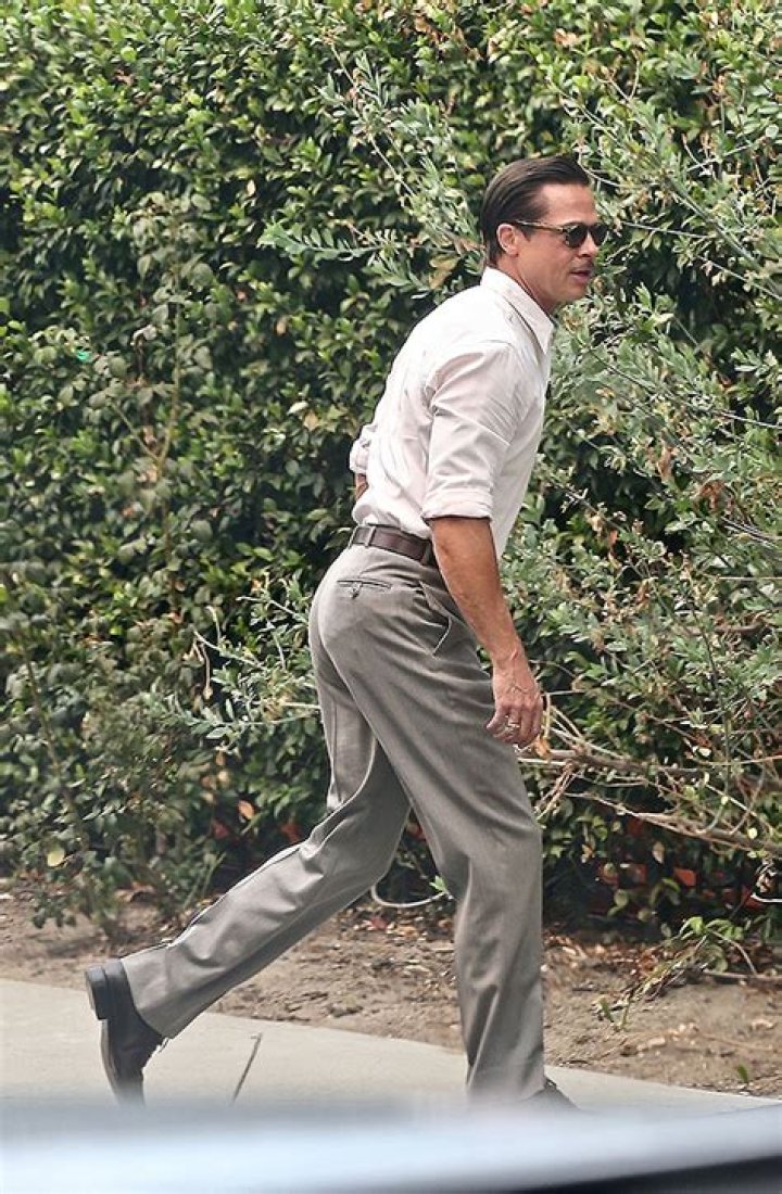 Brad Pitt Rocks Tuxedo In New ‘Babylon’ Set Photo – Hollywood Life