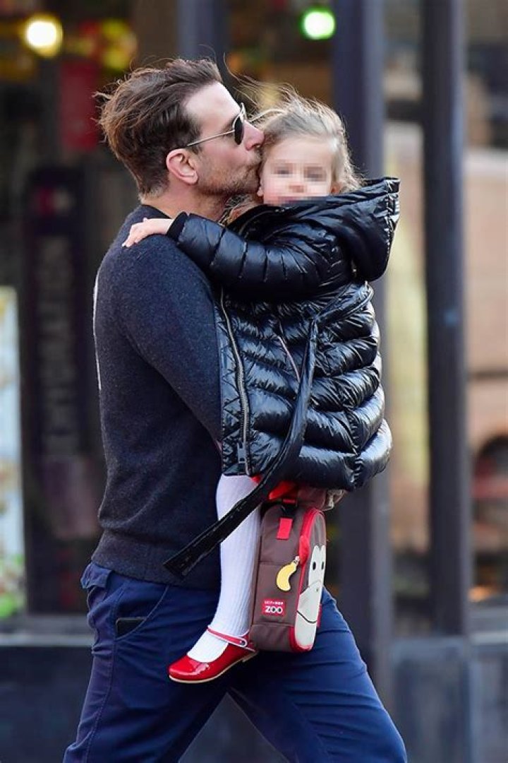 Bradley Cooper Kisses Daughter Lea Before Taking Her To School: Photo  – Hollywood Life