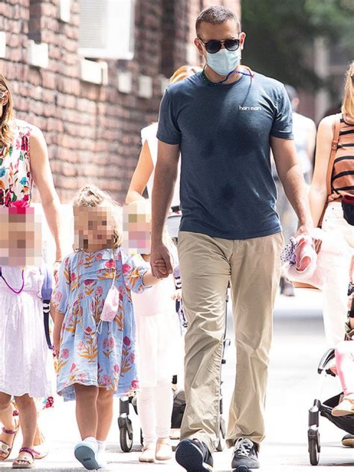 Bradley Cooper Shows Off Short Hair Makeover With Daughter Lea – Hollywood Life