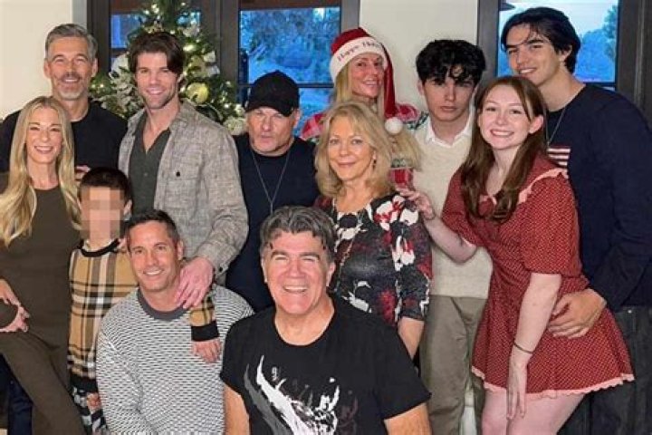 Brandi Glanville Reunites With LeAnn Rimes For Selfie After Denying Shading Her On ‘Masked Singer’