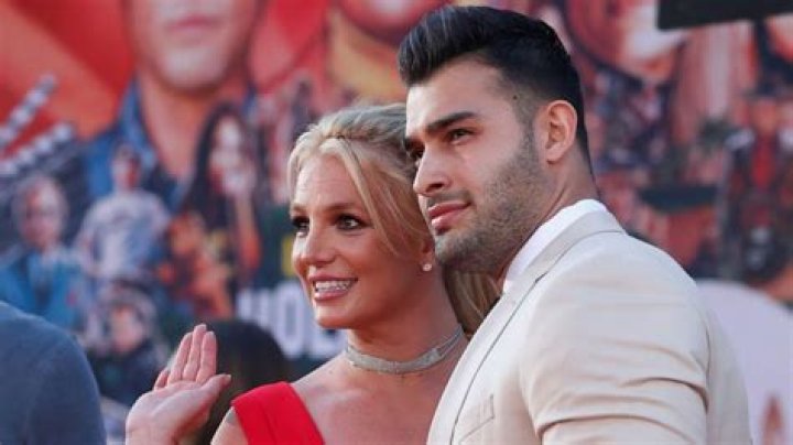 Britney Spears’ Boyfriend Sam Asghari Professes His Love In Big Eye Video – Hollywood Life
