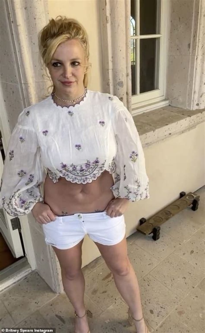 Britney Spears Rocks Crop Top & Short Shorts As She Recycles Her Easter Outfit In Cute New Video