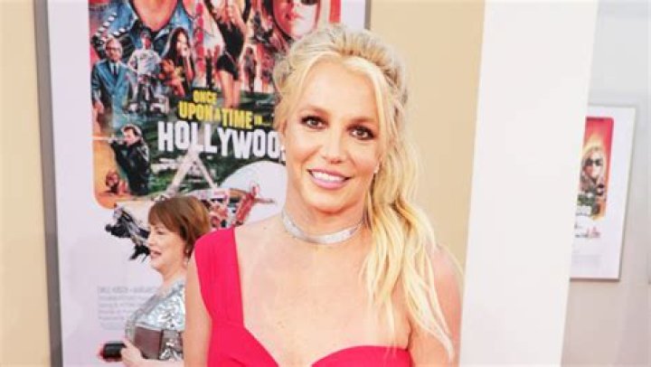 Britney Spears’ Hair Makeover – Cuts Bangs & Ditches Purple: Photos – Hollywood Life