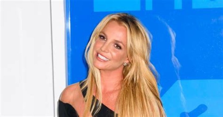 Britney Spears Lifts Weights In A Crop Top & Short Shorts At The Gym — Video