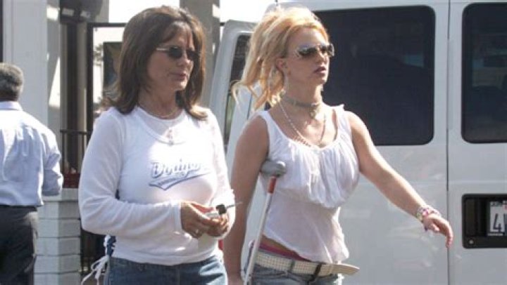 Britney Spears & Mom Lynne Reunite For The 1st Time In Years: Photos