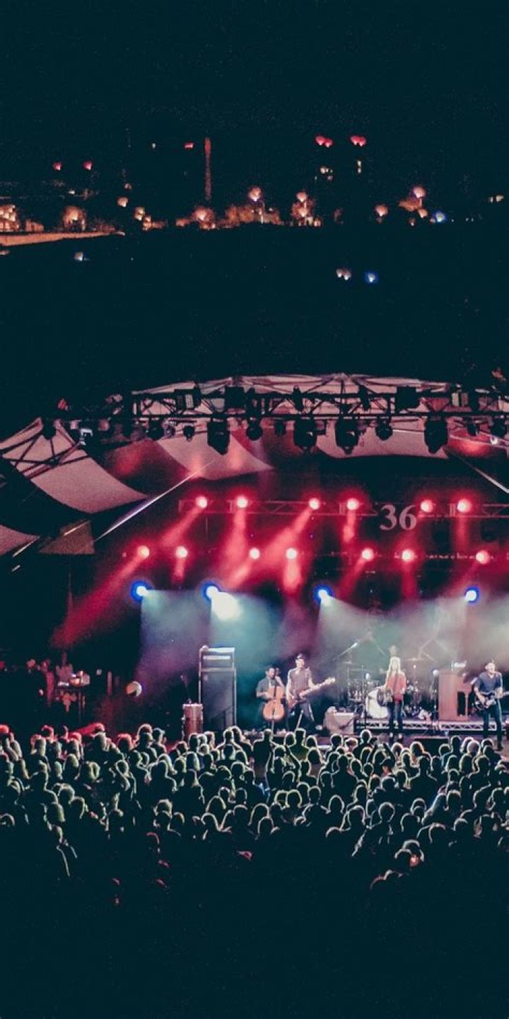 Britney Spears – Hollywood Life