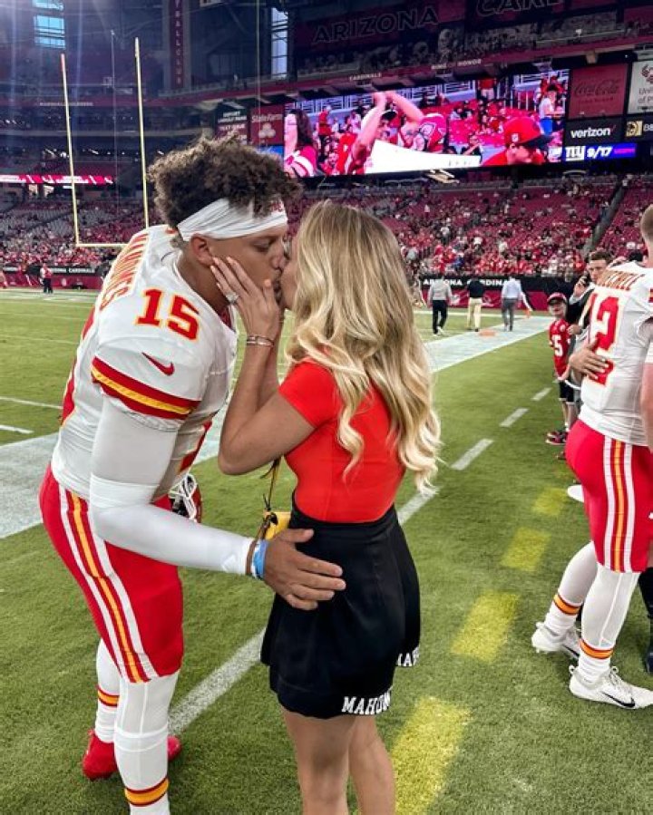 Brittany Matthews Shows Off Baby Bump At Patrick Mahomes’ Game – Hollywood Life