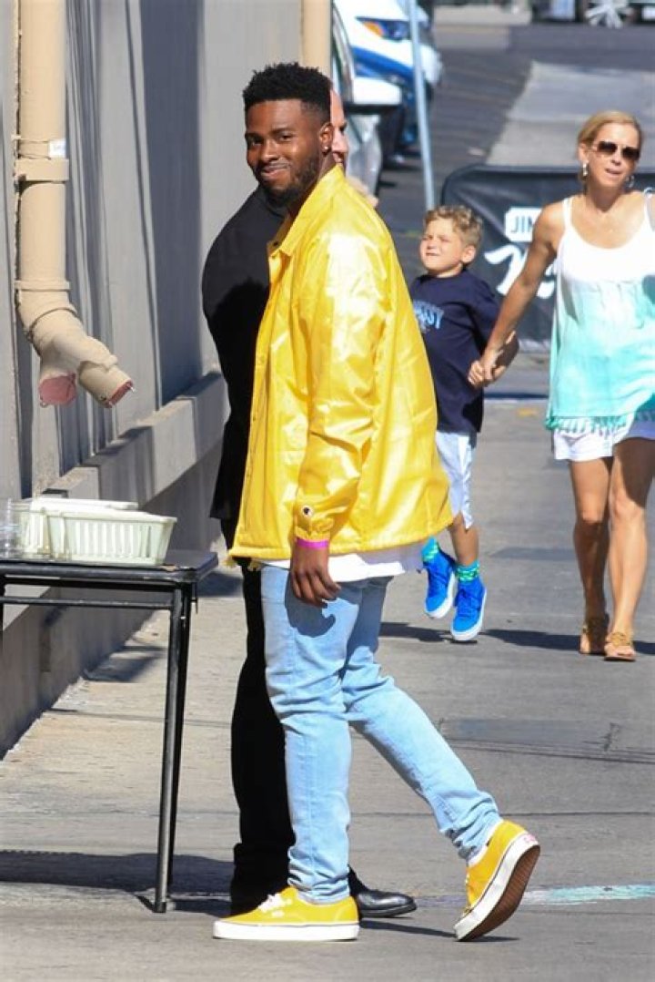 Photos Of Singer – Hollywood Life