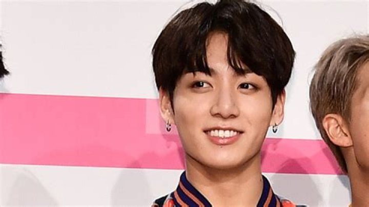 BTS’ Jungkook Wears Hoop Earrings In New Selfie & Fans Go Nuts