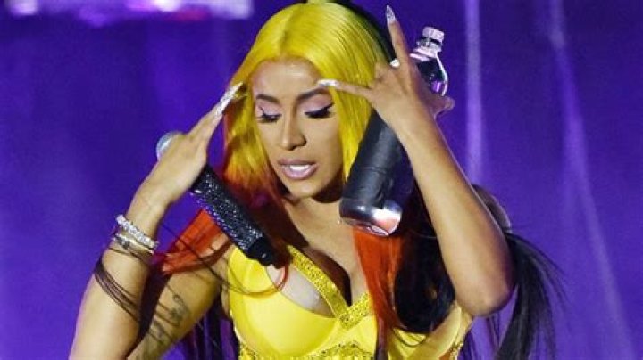 Cardi B Shows Off Bare Baby Bump While Rapping Along To ‘Wild Side’ – Hollywood Life