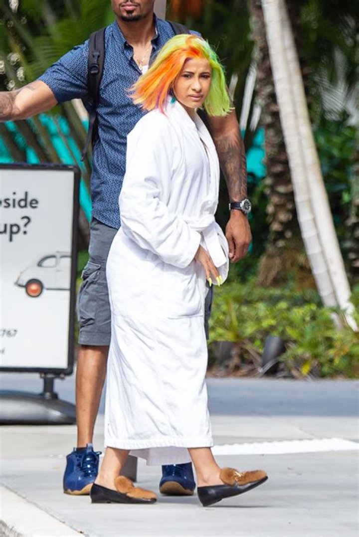 Cardi B’s Rare Makeup-Free Selfie Per Offset’s Request: Video – Hollywood Life