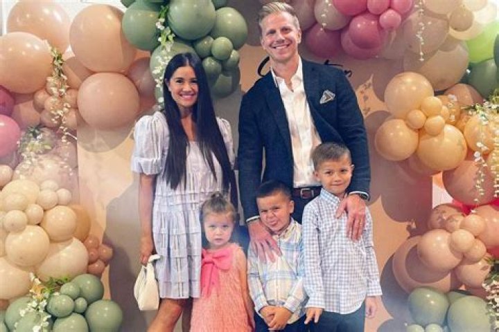 Catherine Giudici Reveals She & Sean Lowe Are ‘Exploring’ Adoption: ‘The Door Is Open’