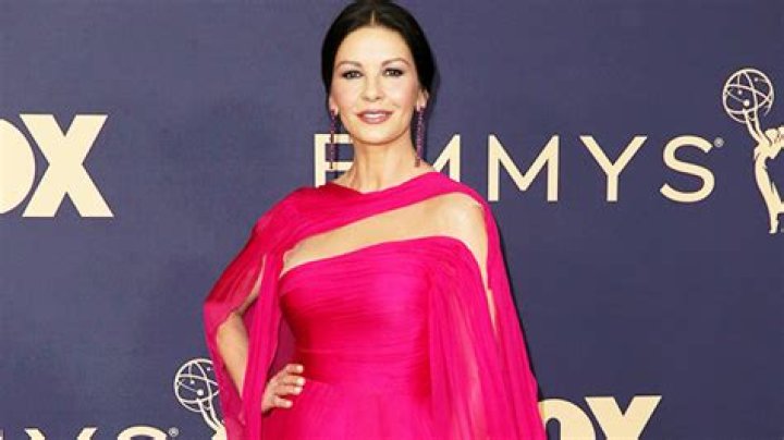 Catherine Zeta-Jones Rocks a Bathrobe In Makeup-Free Selfie: Photo – Hollywood Life