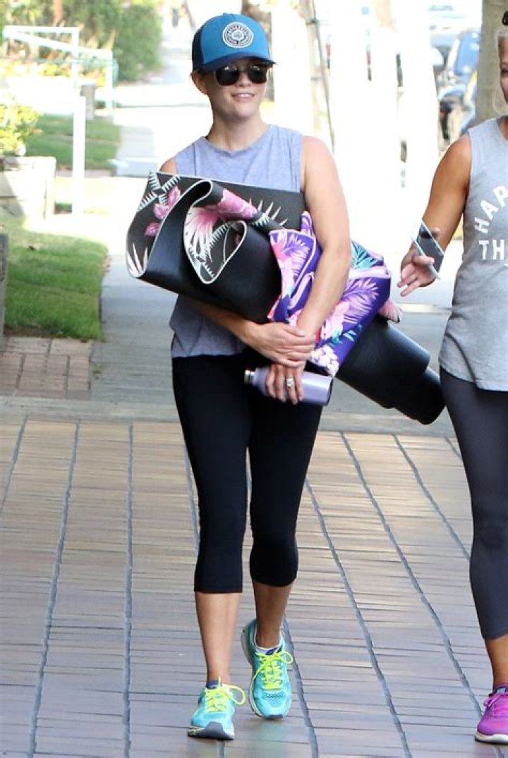 Celebs Over 40 Doing Yoga: Photos Of Heidi Klum & More Getting Their Stretch On