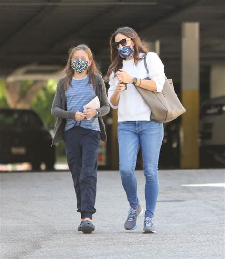 Why Celebs & All Parents Must Make Sure Their Kids Wear Real Face Masks On Halloween – Doctor Explains