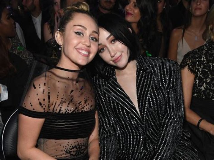 Photos Of Famous Brothers & Sisters – Hollywood Life