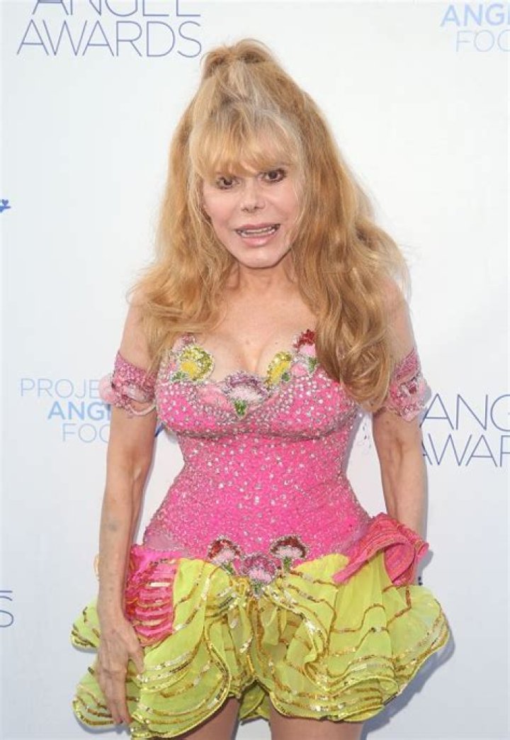 See Pics Of The Entertainer – Hollywood Life