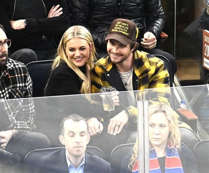 Chase Stokes & Kelsea Ballerini Are Dating, He Confirmed In Interview – Hollywood Life