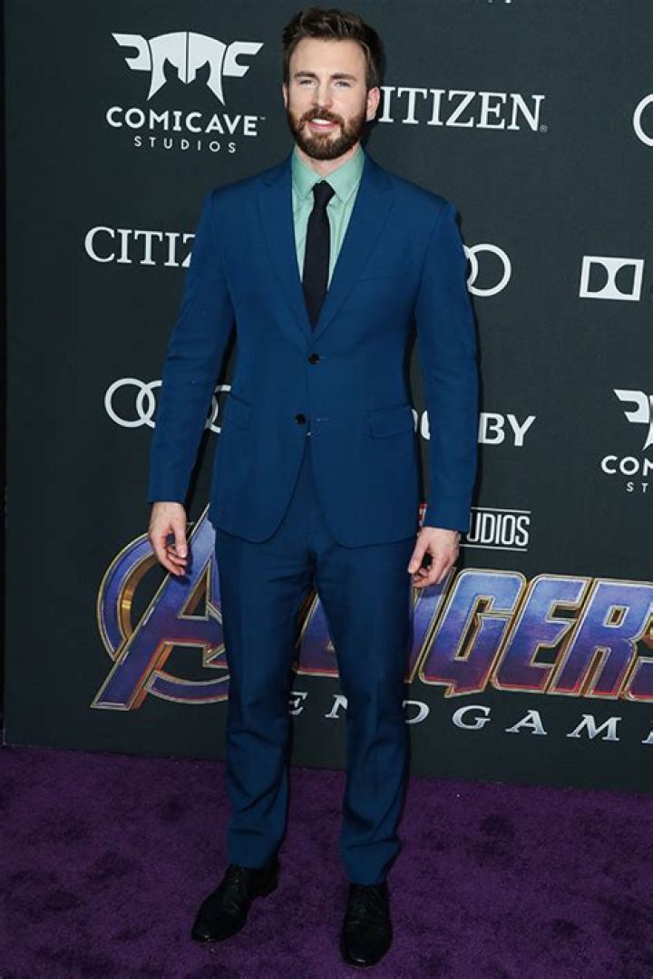 Chris Evans Holds Hands With Alba Baptista on Rare Outing: Photos – Hollywood Life