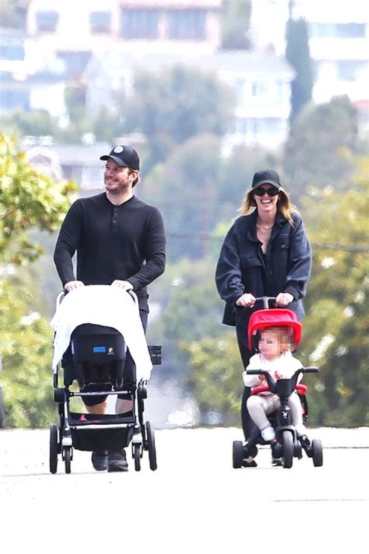 Chris Pratt & Katherine Schwarzenegger’s Daughters On Easter: Photos – Hollywood Life