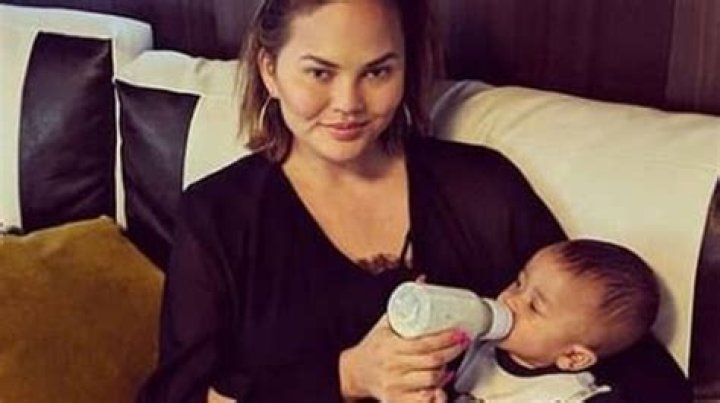 Chrissy Teigen Struggled With Breastfeeding Due To ‘Depression’: We Should ‘Normalize Formula’