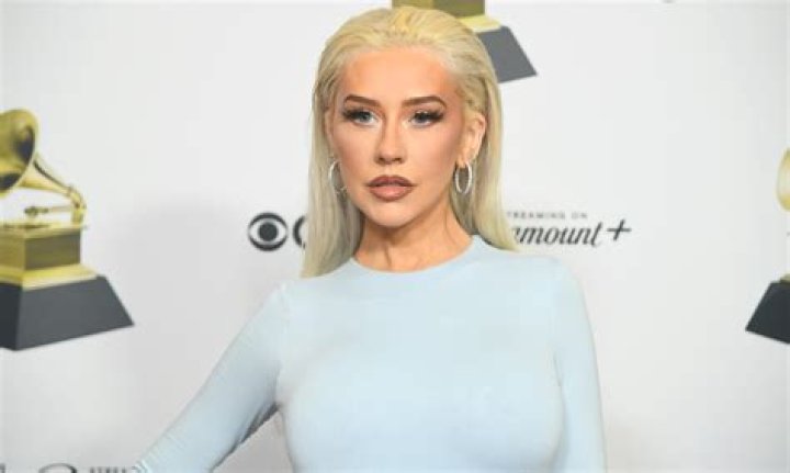 Christina Aguilera ‘Dares’ Fans To Be ‘Fearless’ About Their Mental Health During Quarantine — ‘Lift Each Other Up’