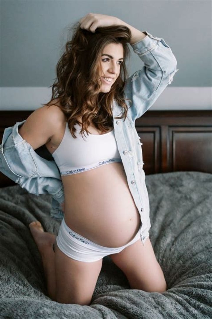 Christina Ricci Debuts Bare Baby Bump In Calvin Klein Lingerie – Hollywood Life