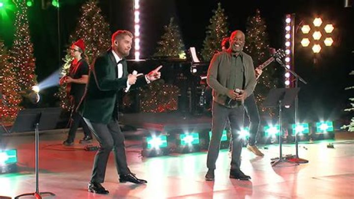 Brett Young & Darius Rucker Perform – Hollywood Life