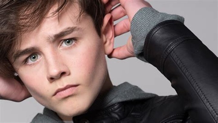 ‘Country Comfort’s Griffin McIntyre On Singing With LeAnn Rimes – Hollywood Life