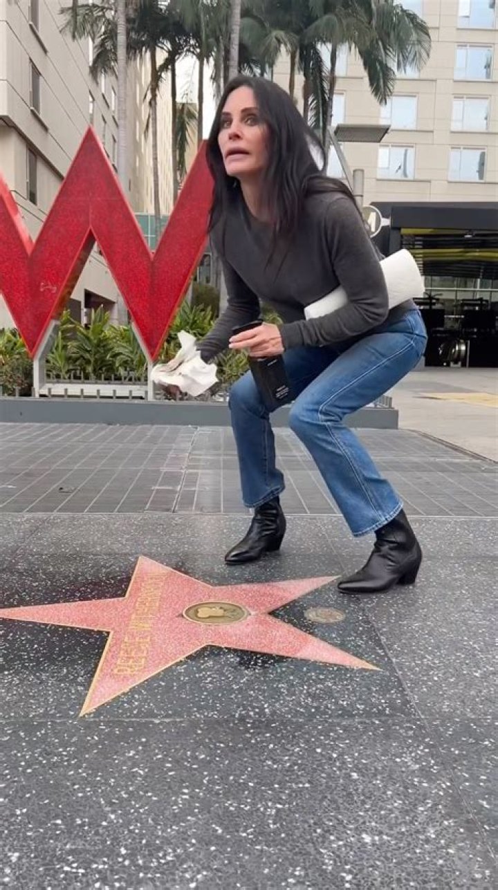 Courteney Cox Brings Monica Geller Vibes As She Cleans Her Walk Of Fame Star & Scolds People Walking On It