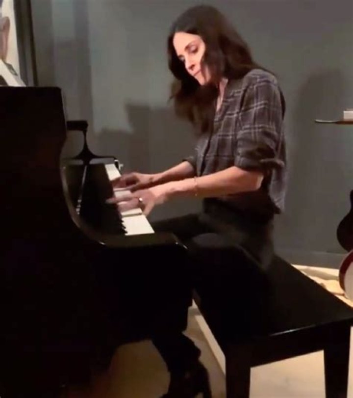 Fans Go Wild For New Video – Hollywood Life