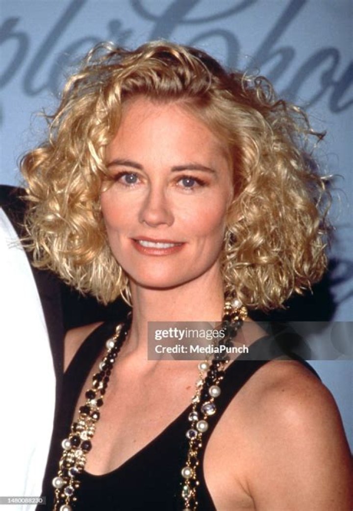 Cybill Shepherd — Photos – Hollywood Life