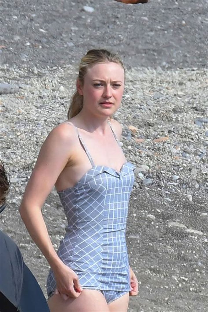 Dakota Fanning’s Blue Swimsuit Filming ‘Ripley’ In Italy: Photos – Hollywood Life