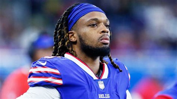 Damar Hamlin Still Receiving Oxygen After Being Released From Hospital – Hollywood Life