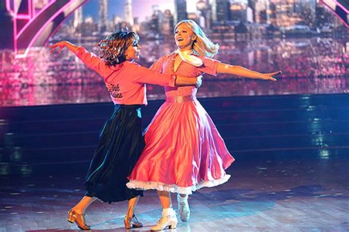 Sharna Burgess Reveals Why Jojo Siwa Is Her ‘Clear Frontrunner’ On ‘DWTS’