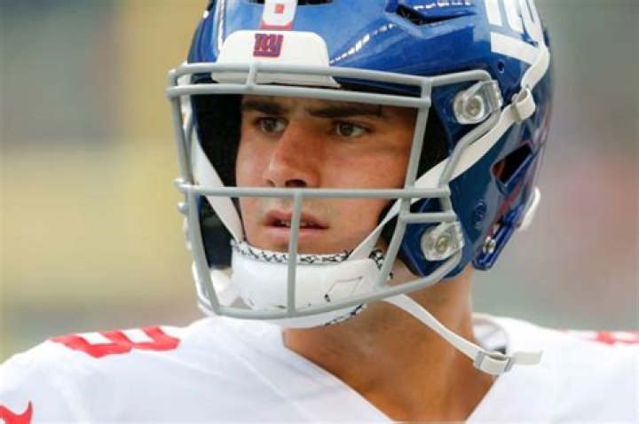 Pics Of The NFL Quarterback & New York Giants Starter – Hollywood Life