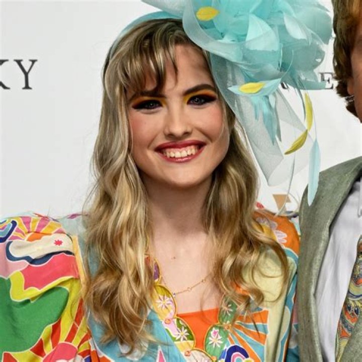 Looks Just Like Anna Nicole Smith In Pics – Hollywood Life