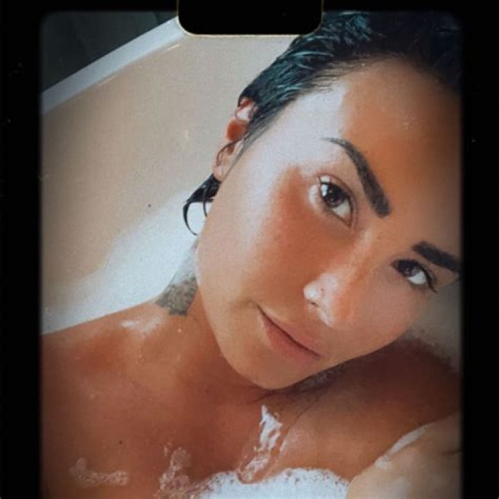Demi Lovato Says They Feel ‘Sexiest’ While ‘Naked’ In A Bathtub Without Makeup – Photo