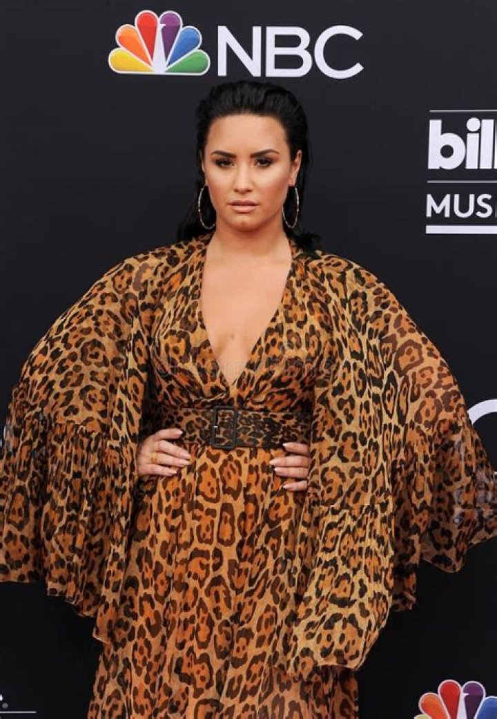 Demi Lovato Looks Striking In Blue Performing Anti-Trump Ballad ‘Commander In Chief’ At BBMAs