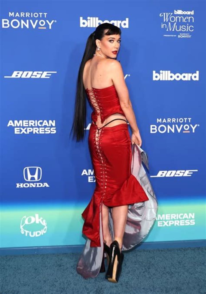 Pop Star Goes Braless In Dangerously Low Blazer – Hollywood Life