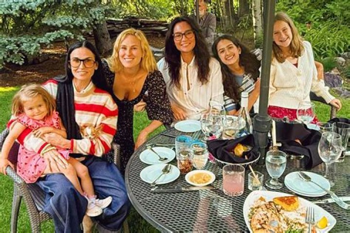 Facts About Her Girls Including Pregnant Rumer – Hollywood Life