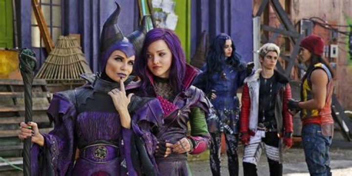 ‘Descendants 2’ Special: Dove Cameron & More Stars Look Wicked Cool In BTS Pics