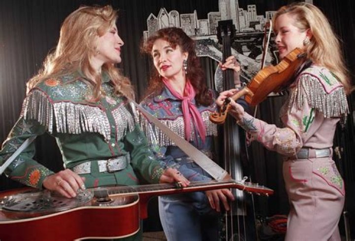 Dixie Chicks — Photos Of The Band – Hollywood Life