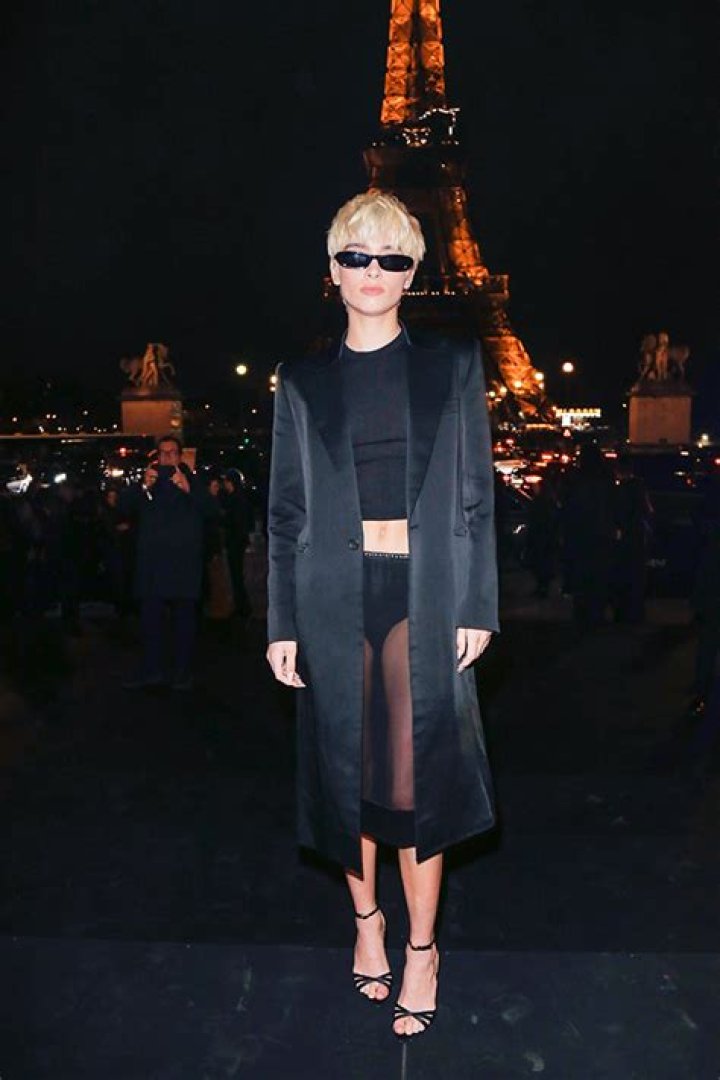 Dixie D’Amelio Blonde Hair Makeover At Paris Fashion Week: Photos – Hollywood Life