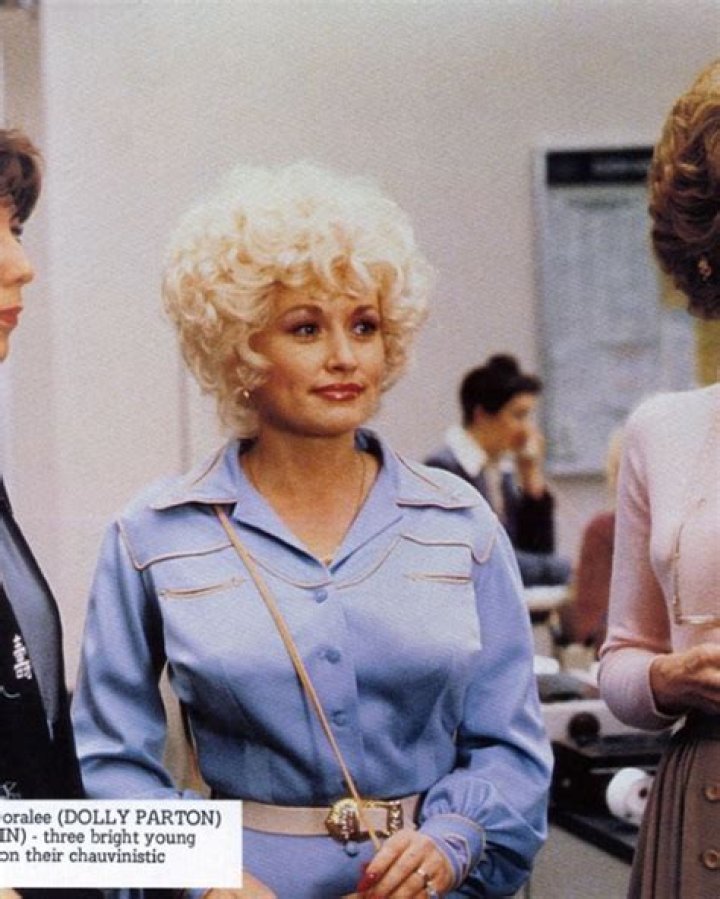 Dolly Parton Rocks Dallas Cowboys Cheerleader Outfit for Performance – Hollywood Life